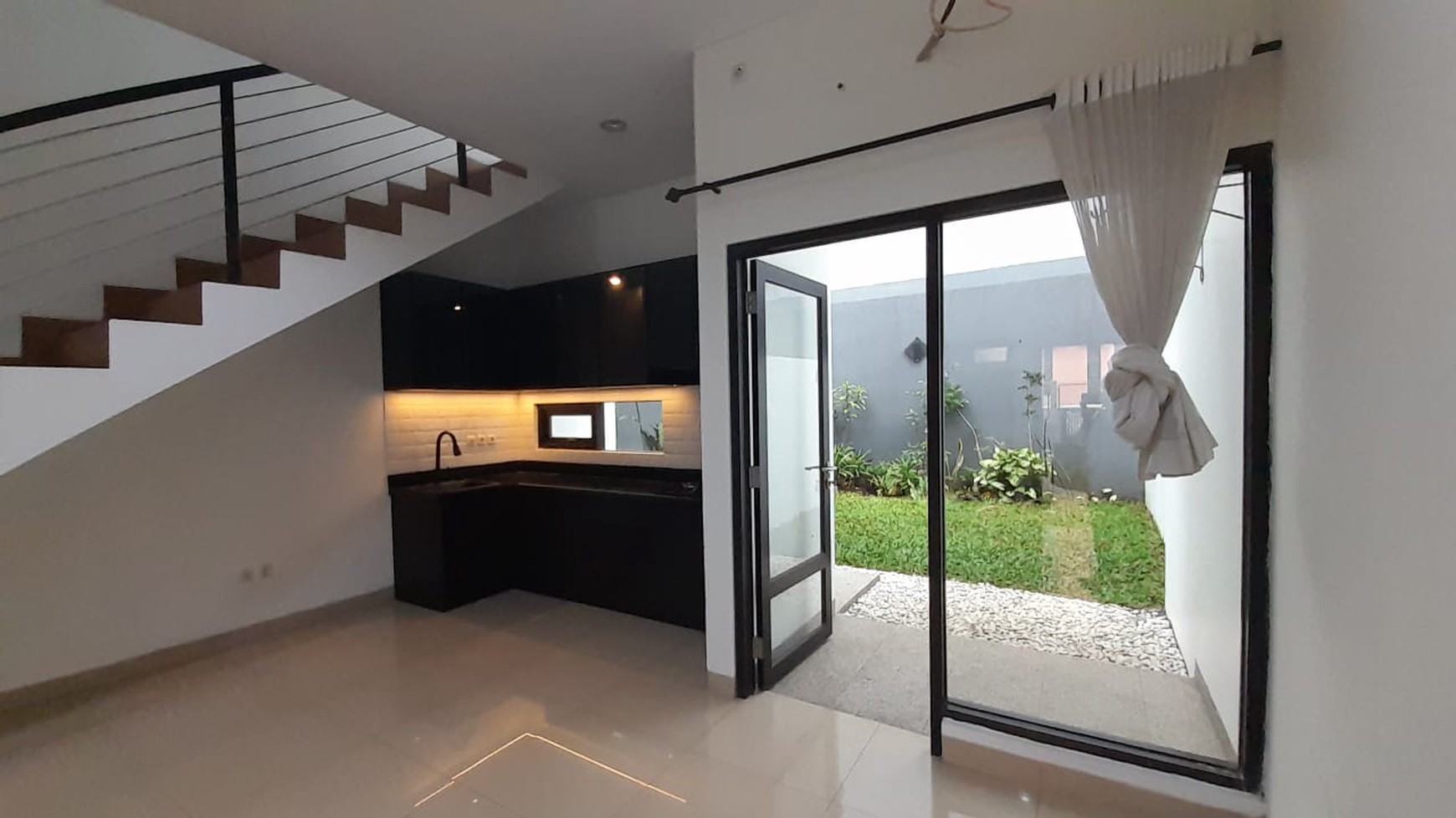 Rumah Baru Minimalis Modern di Komplek Puri Syailendra Sayap Surya Sumantri