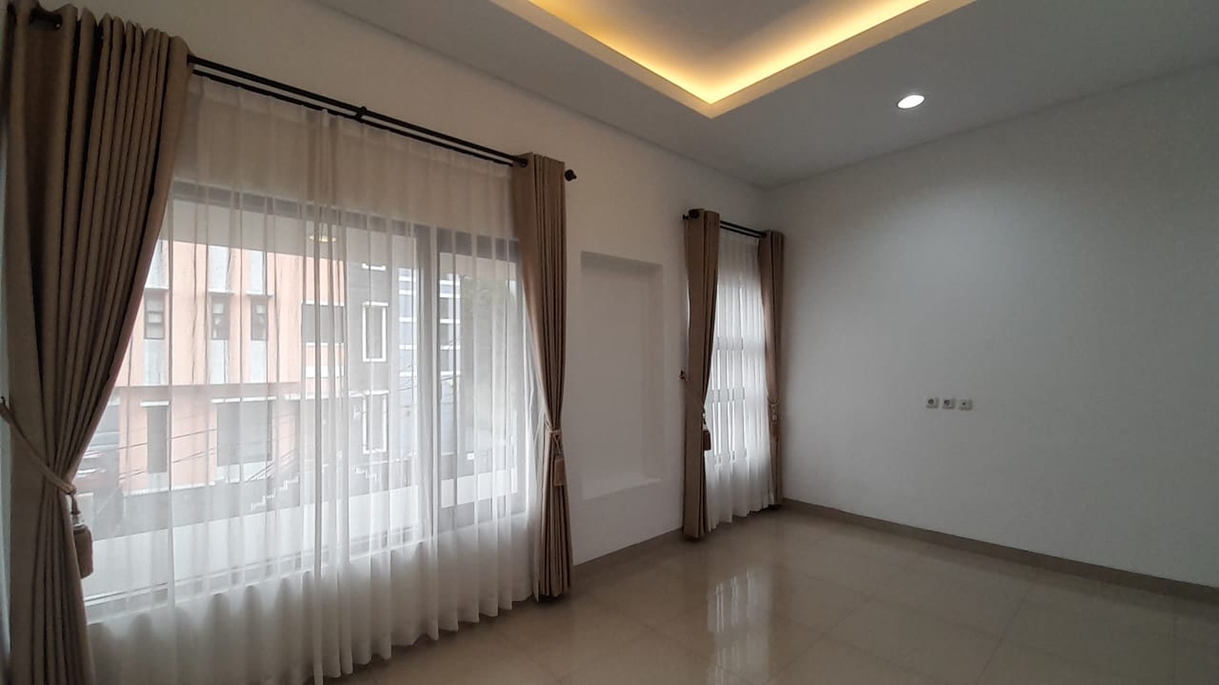 Rumah Baru Minimalis Modern di Komplek Puri Syailendra Sayap Surya Sumantri