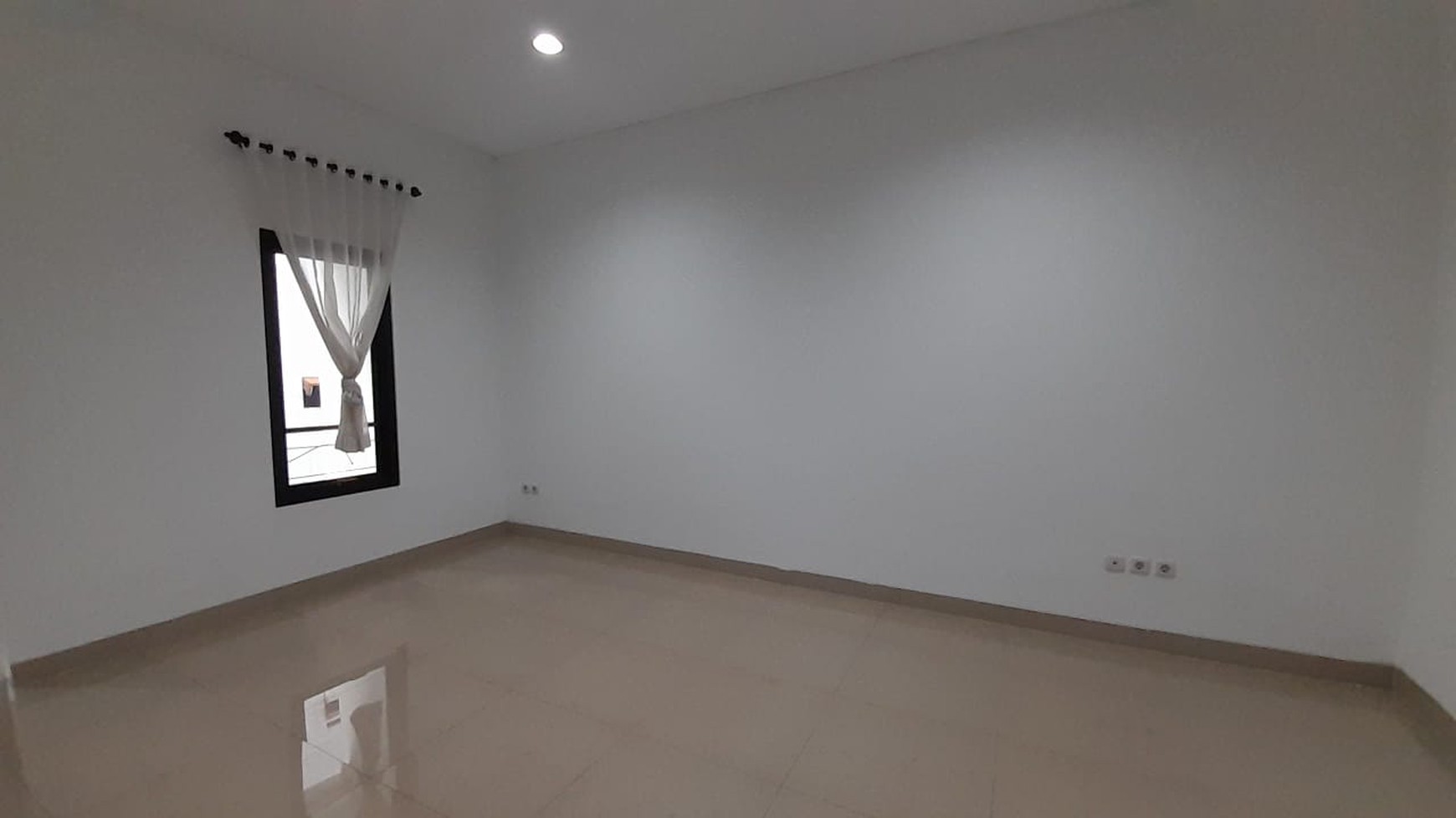 Rumah Baru Minimalis Modern di Komplek Puri Syailendra Sayap Surya Sumantri