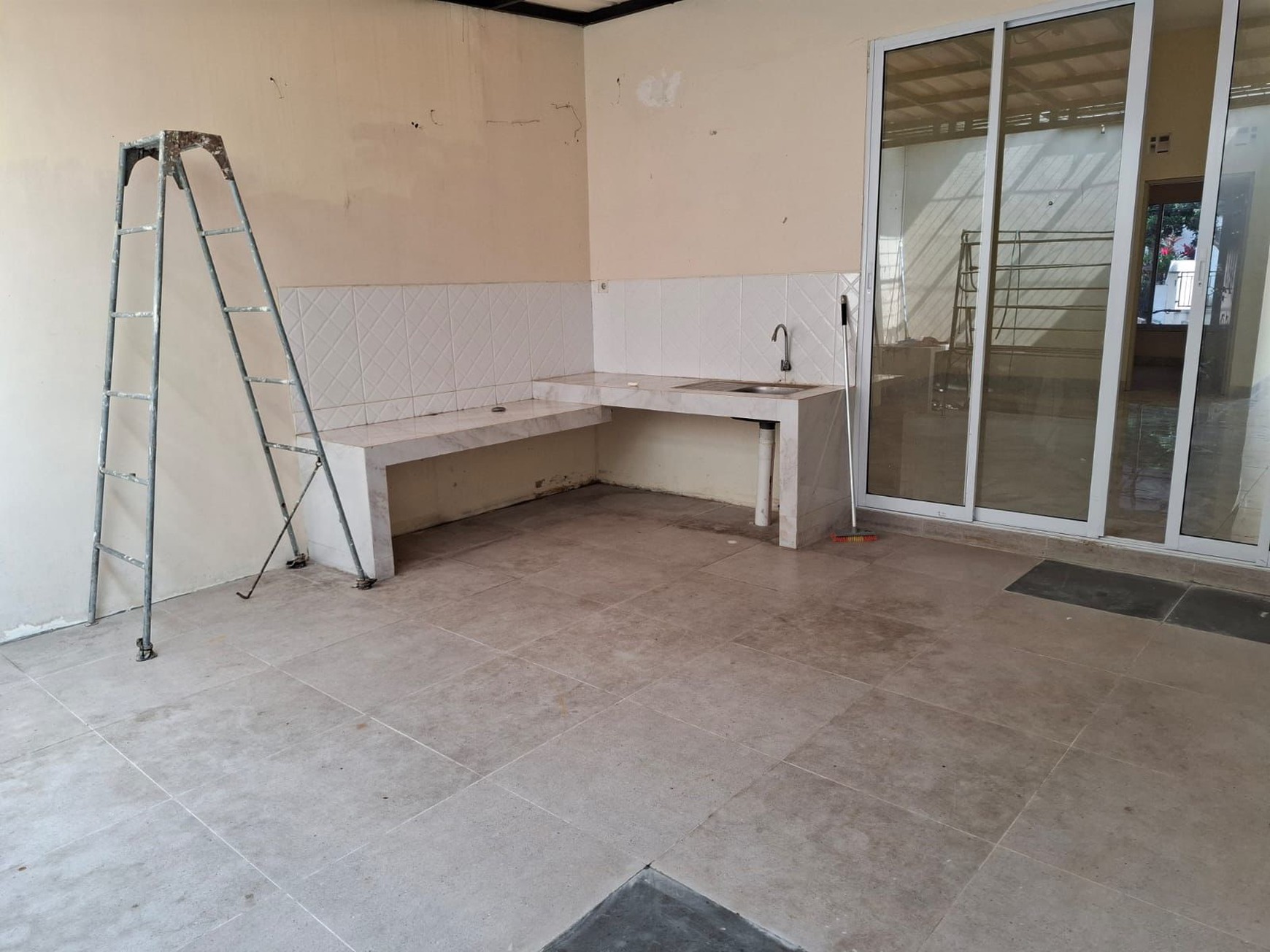 Disewa rumah siap huni serpong city paradise tangerang strategis rapih terawat