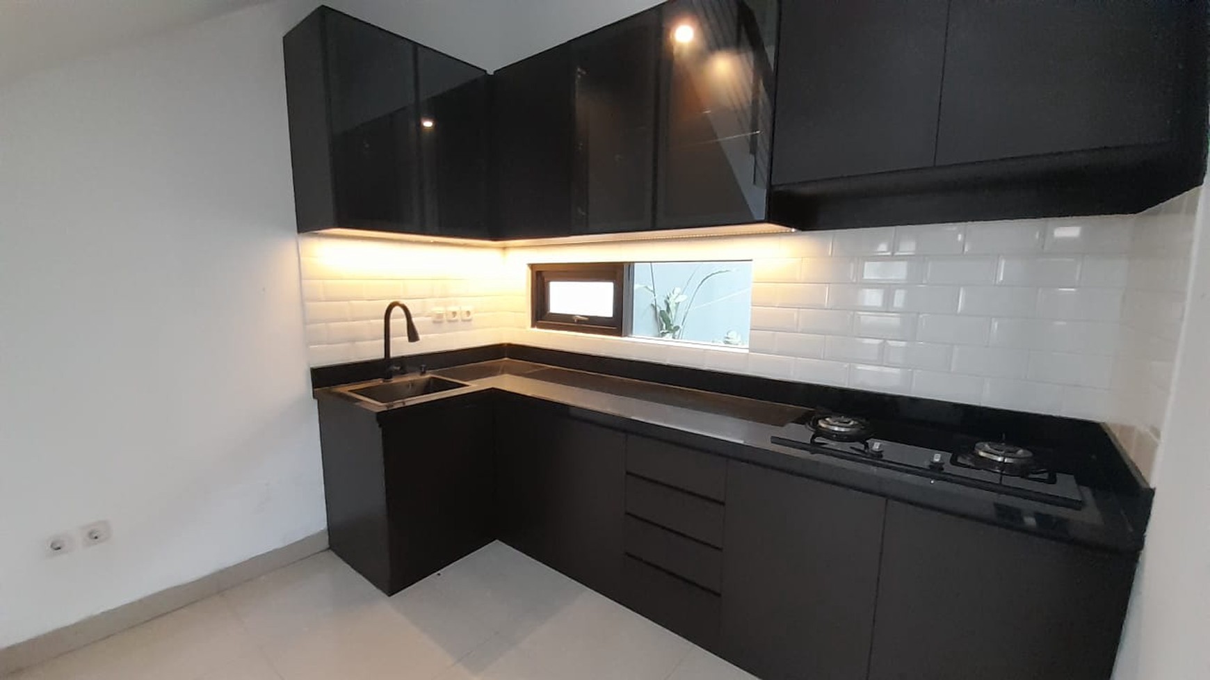 Rumah Baru Minimalis Modern di Komplek Puri Syailendra Sayap Surya Sumantri