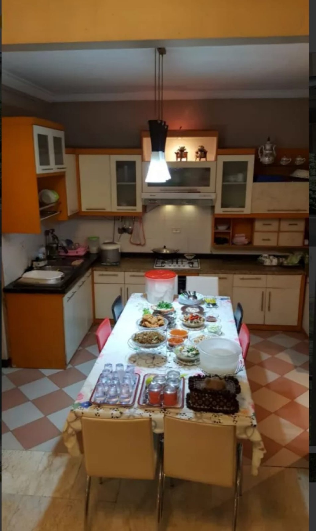Rumah  Full Furnished nyaman banget, dekat Masjid Agung Al-Akbar Surabaya jl.Raya Taman Indah