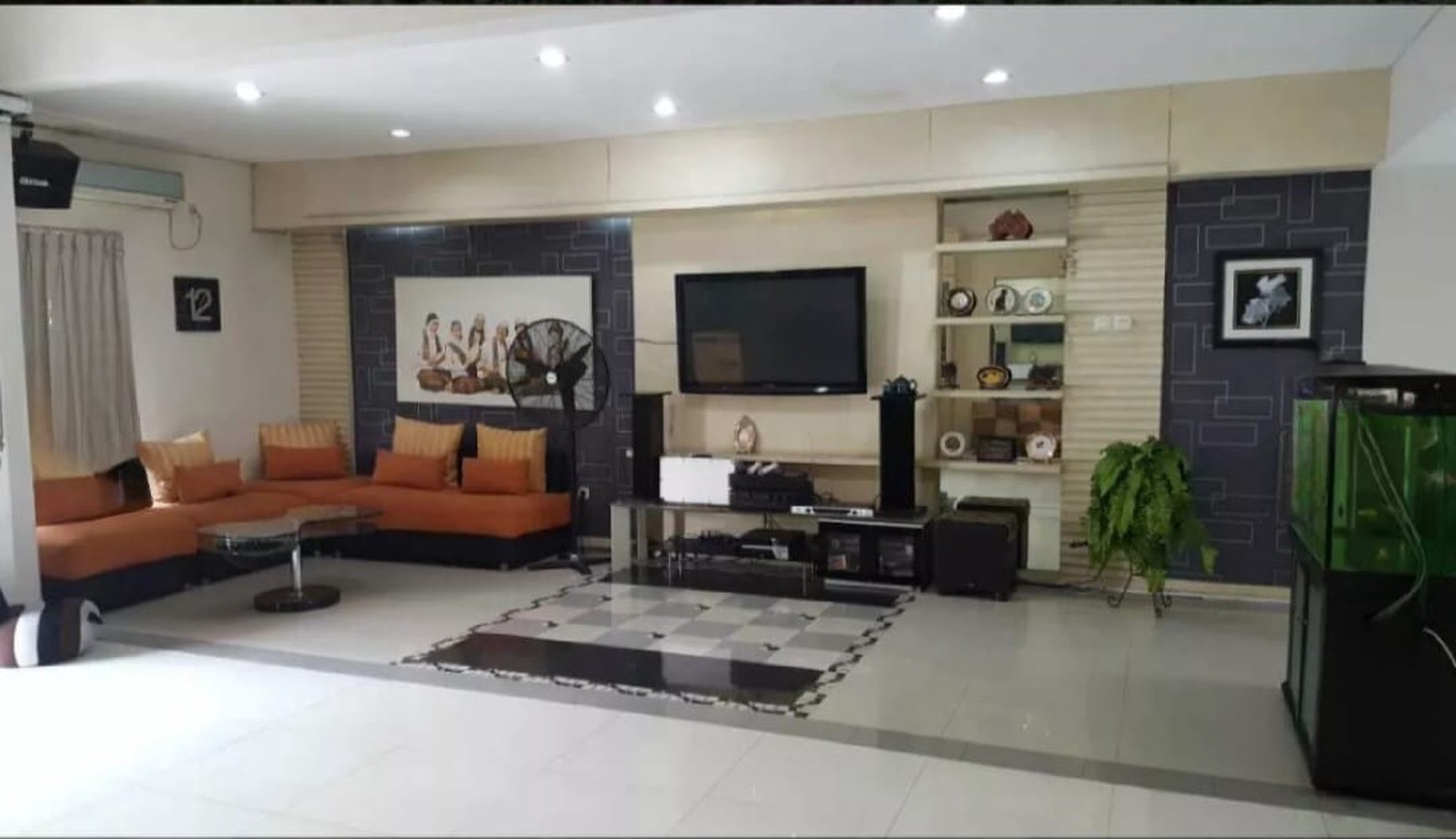 Rumah  Full Furnished nyaman banget, dekat Masjid Agung Al-Akbar Surabaya jl.Raya Taman Indah