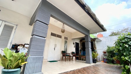 Rumah strategis di Lenteng Agung Raya