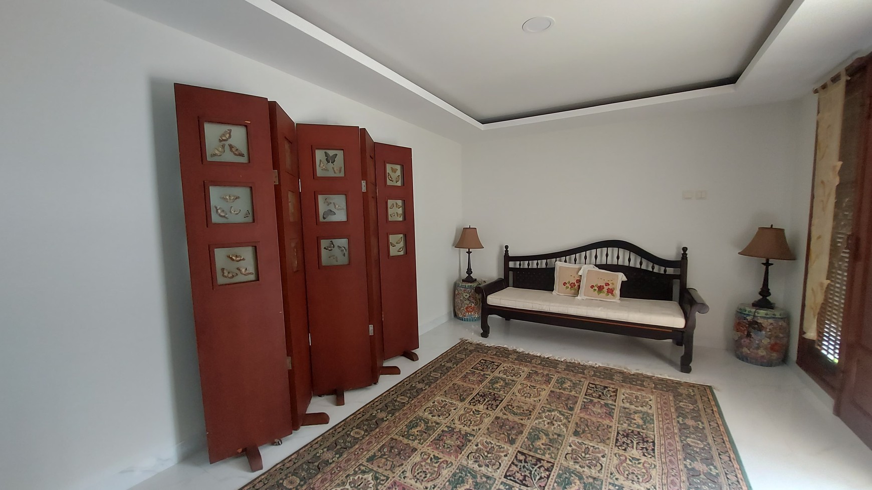 Rumah Super Strategis Dengan Kolam Renang Siap Huni di Kebayoran Baru