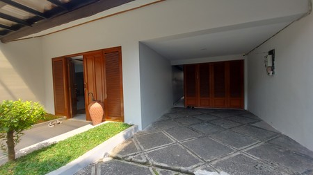 Rumah Super Strategis Dengan Kolam Renang Siap Huni di Kebayoran Baru