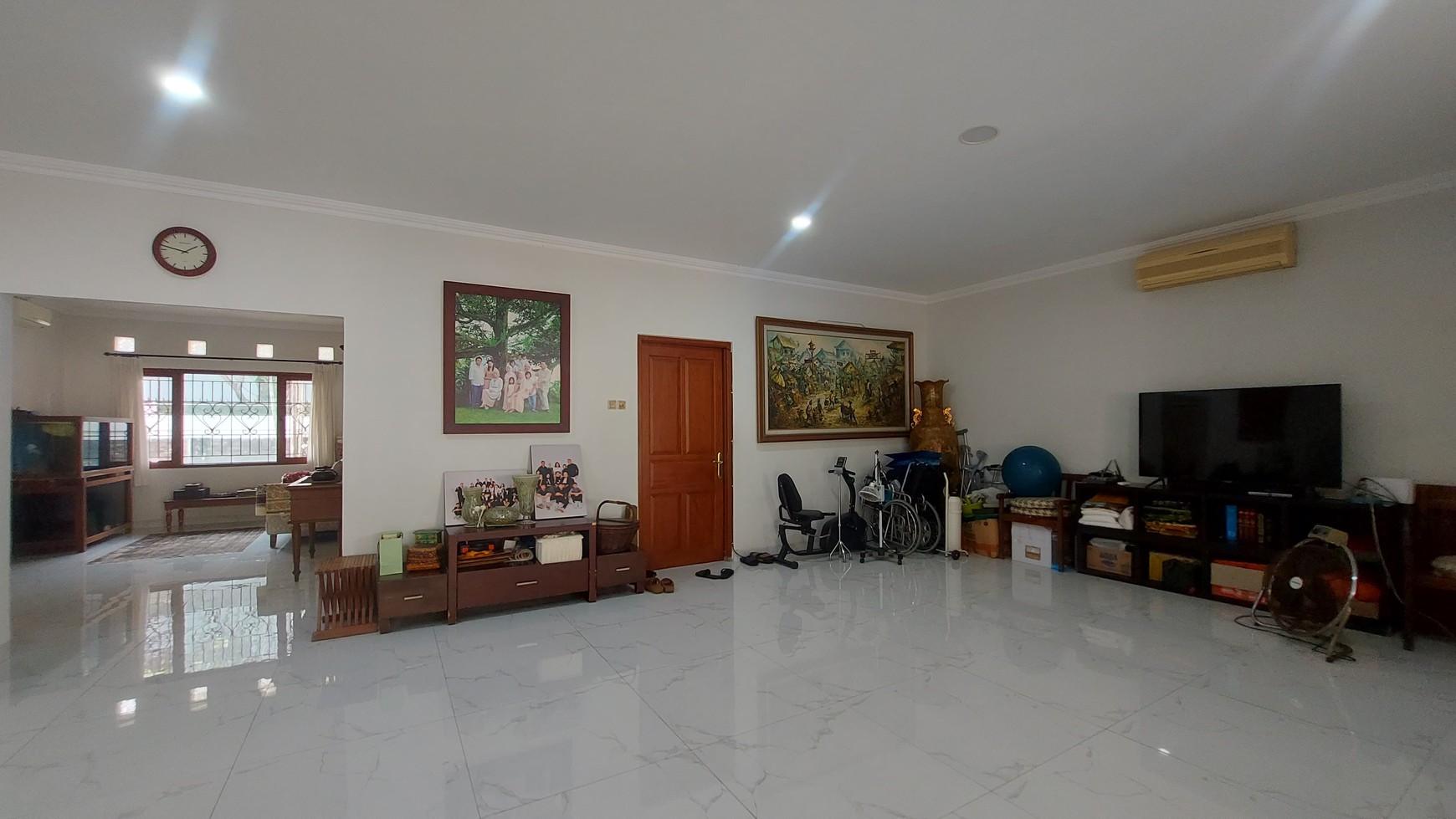 Rumah Super Strategis Dengan Kolam Renang Siap Huni di Kebayoran Baru
