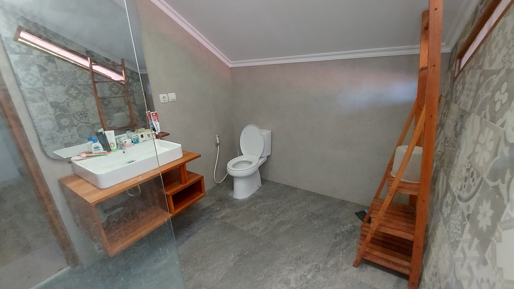 Rumah Super Strategis Dengan Kolam Renang Siap Huni di Kebayoran Baru