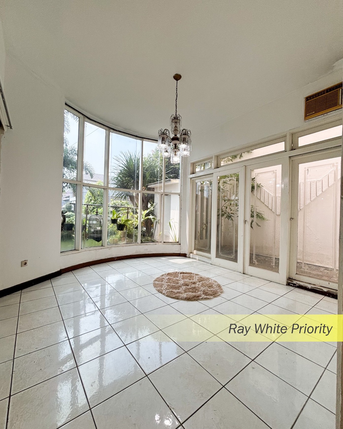 RUMAH MEWAH DI KAWASAN ELITE PONDOK INDAH, JAKARTA SELATAN