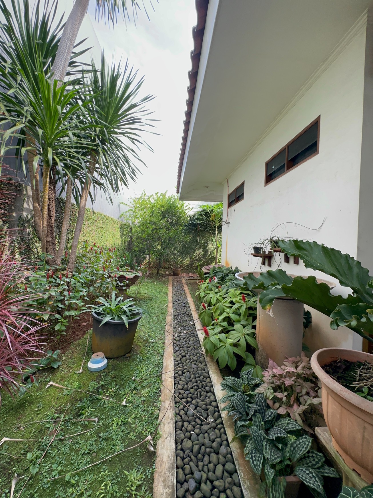 Rumah dijual semi furnished Cinere