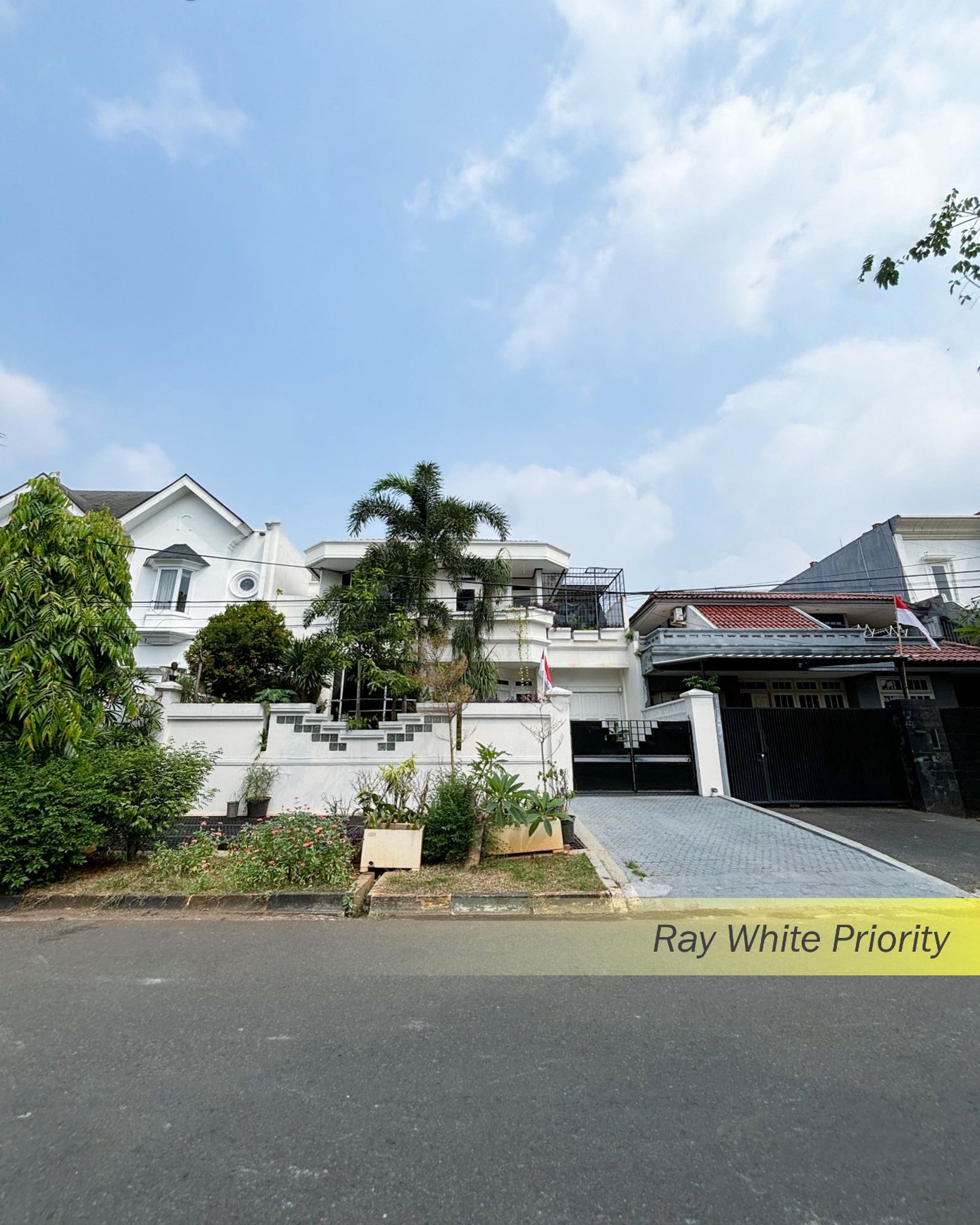 RUMAH MEWAH DI KAWASAN ELITE PONDOK INDAH, JAKARTA SELATAN.