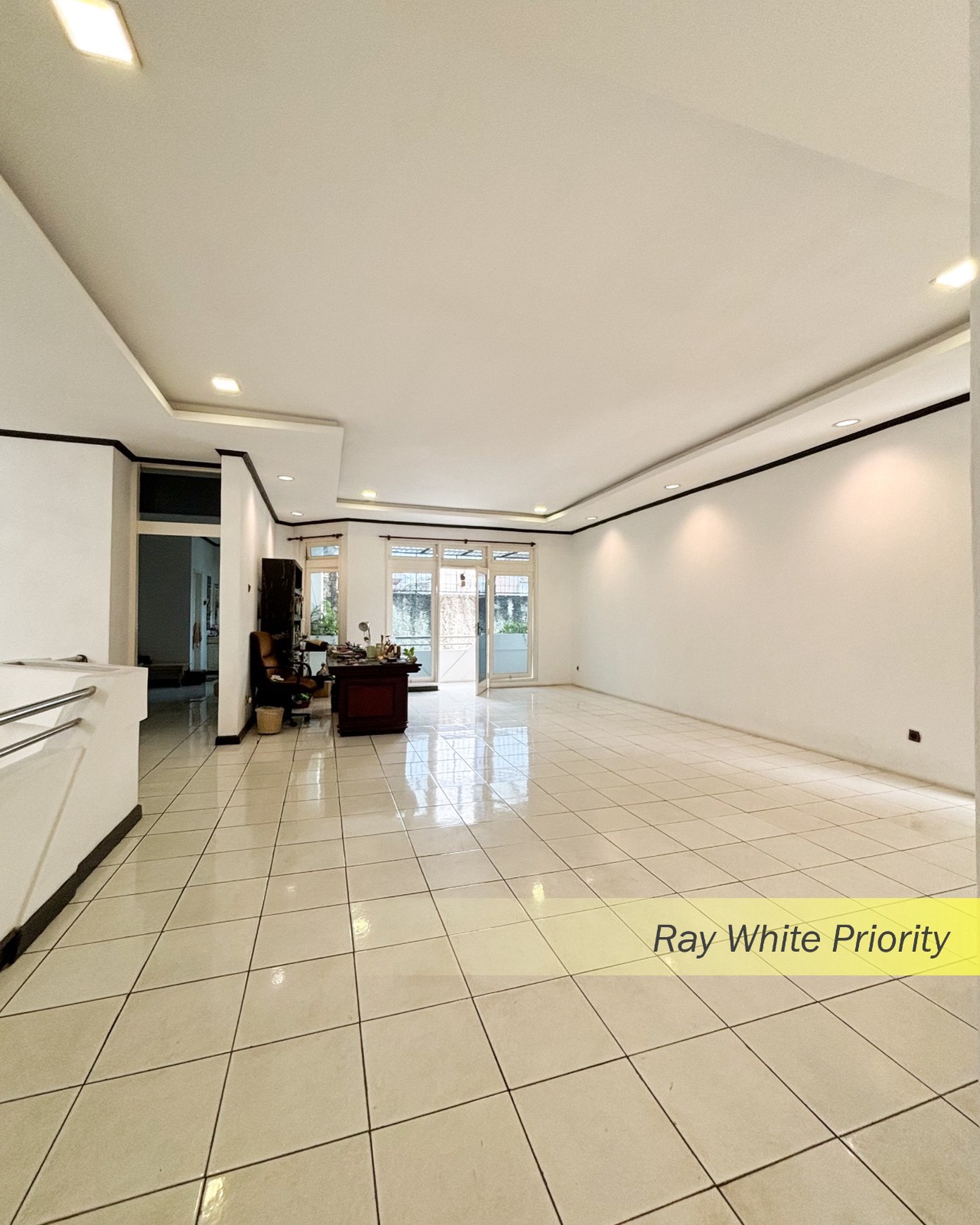RUMAH MEWAH DI KAWASAN ELITE PONDOK INDAH, JAKARTA SELATAN.