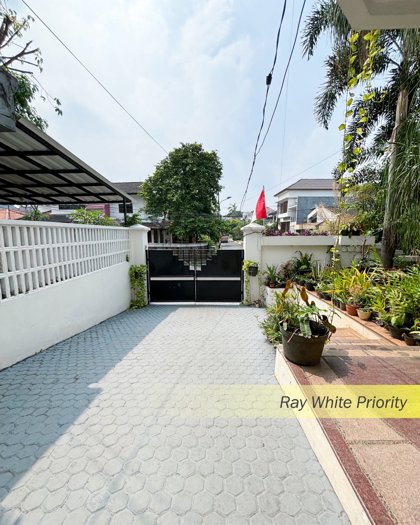 RUMAH MEWAH DI KAWASAN ELITE PONDOK INDAH, JAKARTA SELATAN.