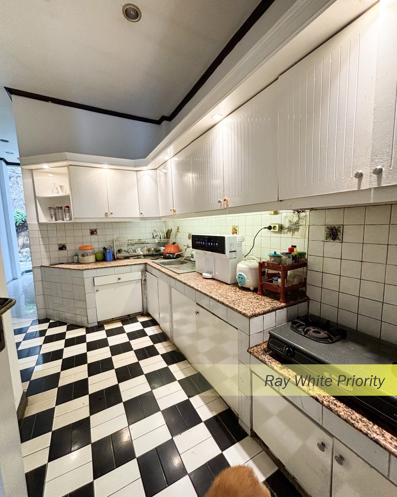 RUMAH MEWAH DI KAWASAN ELITE PONDOK INDAH, JAKARTA SELATAN.