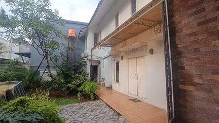 3 Rumah nyaman dan asri dengan halaman yg luas di Jagakarsa, pinggir jalan