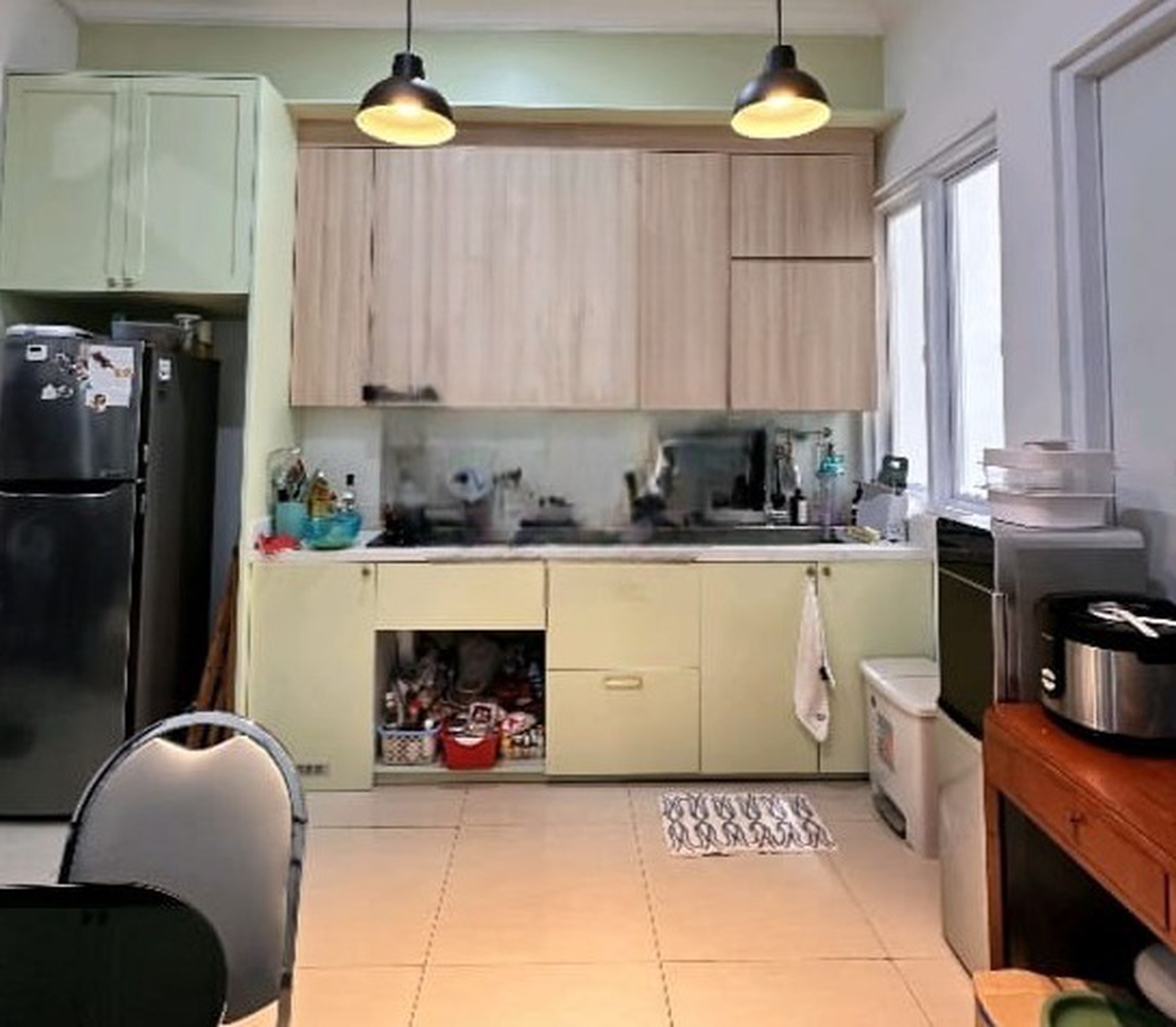 Di Jual Rumah 2 lantai Di perumahan grand matoa dengan desain modern yang memukau