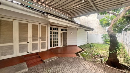Disewakan rumah dalam komplek di lebak bulus dekat stasiun MRT. Bisa untuk kantor
