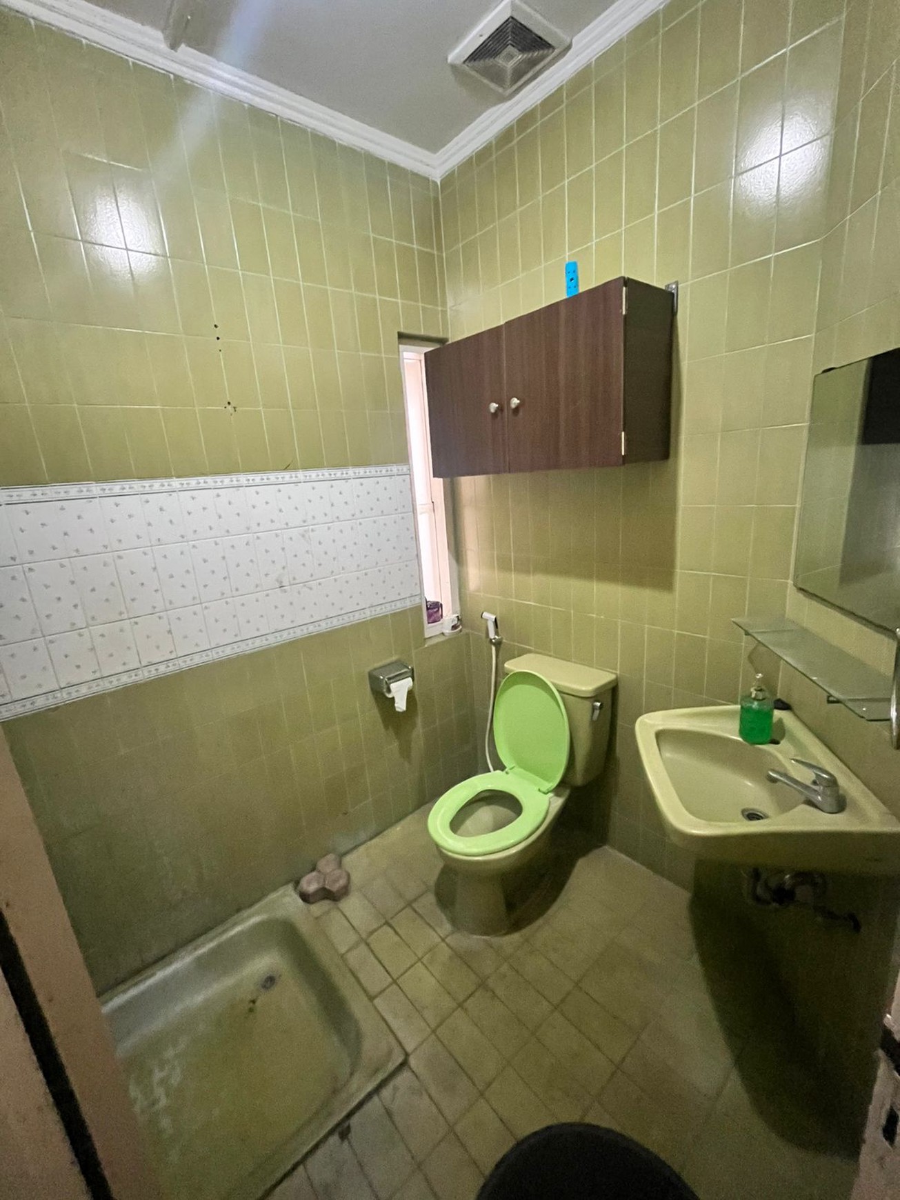Disewakan rumah dalam komplek di lebak bulus dekat stasiun MRT. Bisa untuk kantor