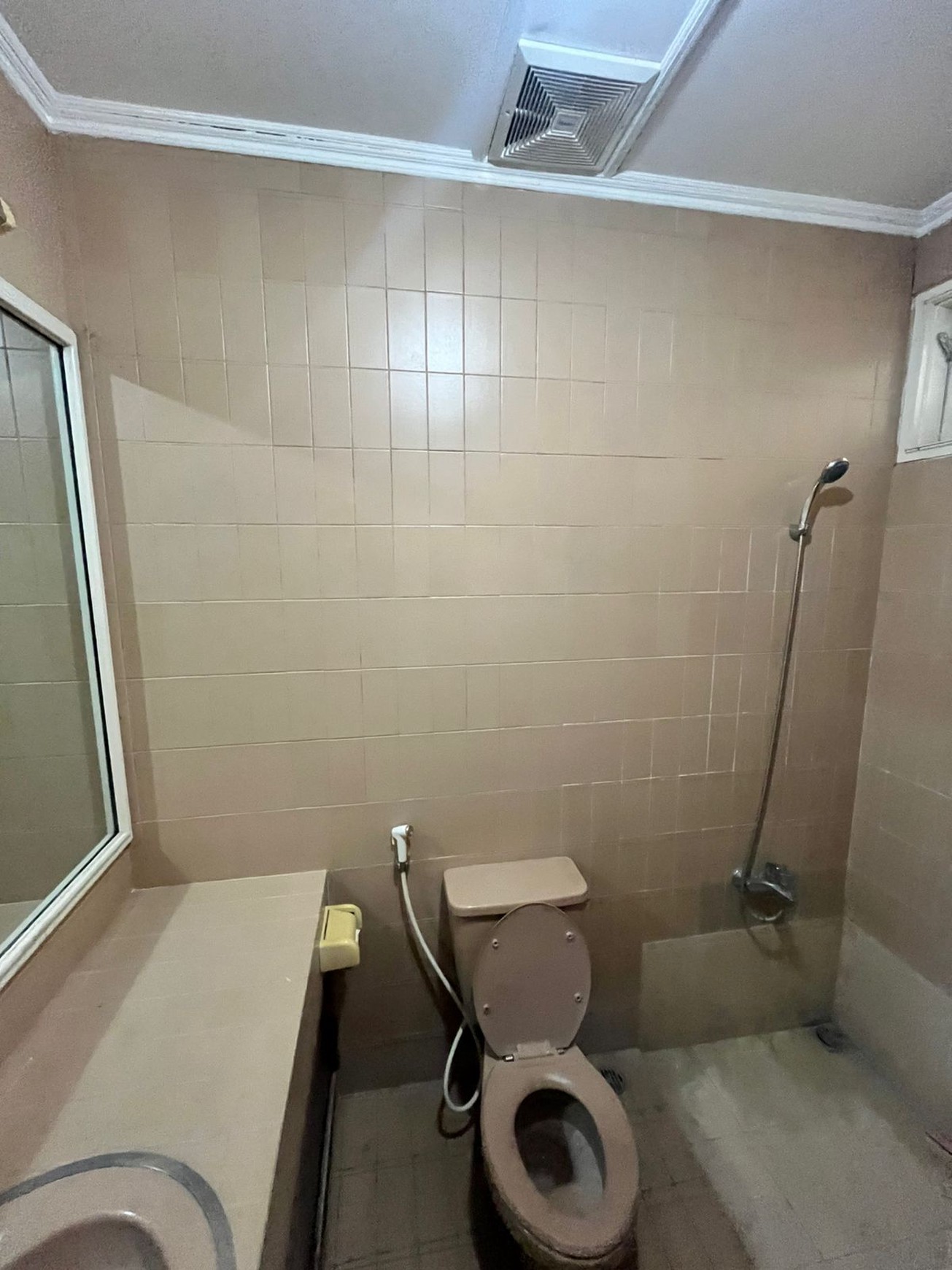 Disewakan rumah dalam komplek di lebak bulus dekat stasiun MRT. Bisa untuk kantor