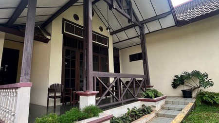 Rumah asri dengan halaman luas  