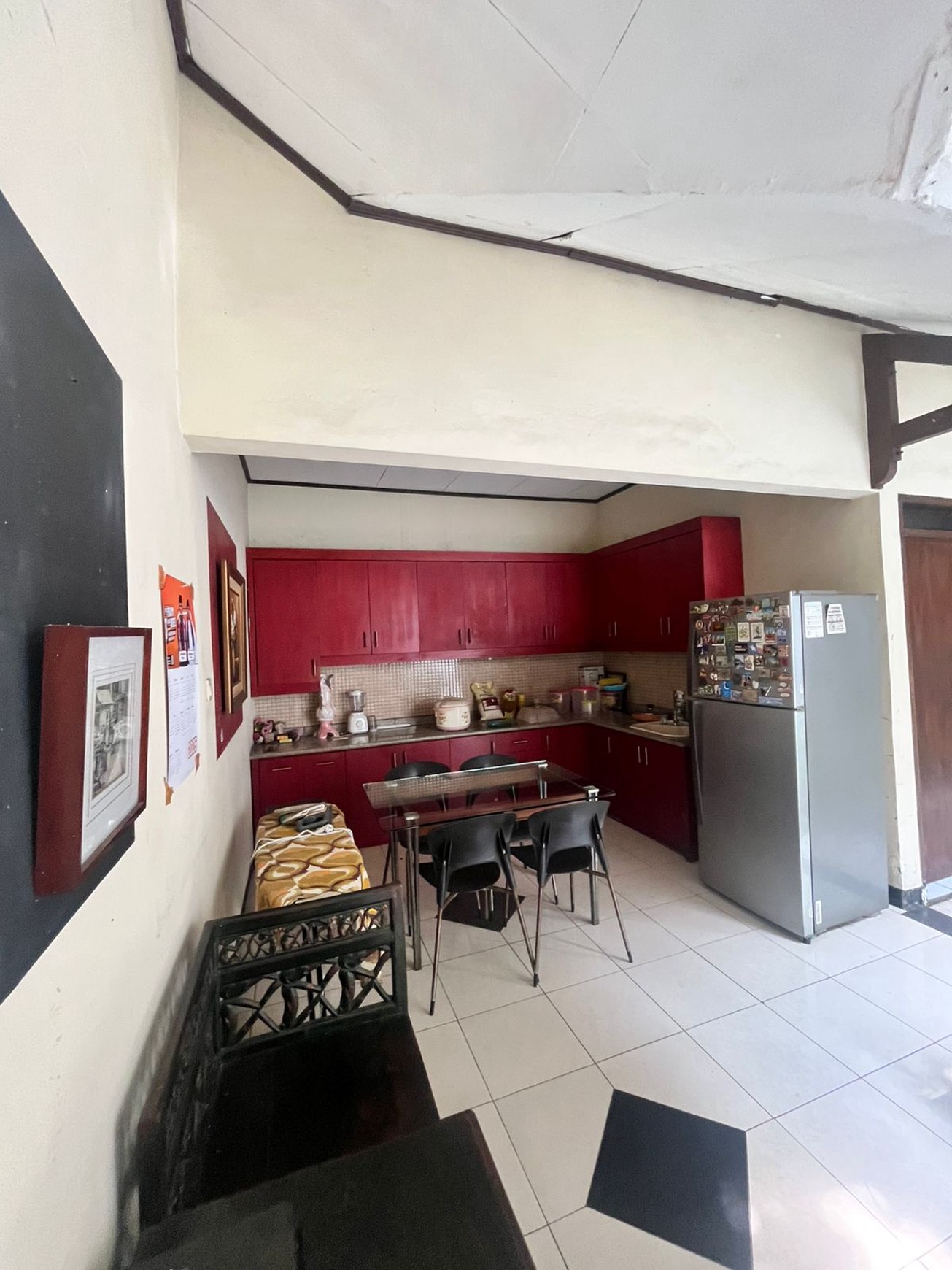 Rumah asri dengan halaman luas