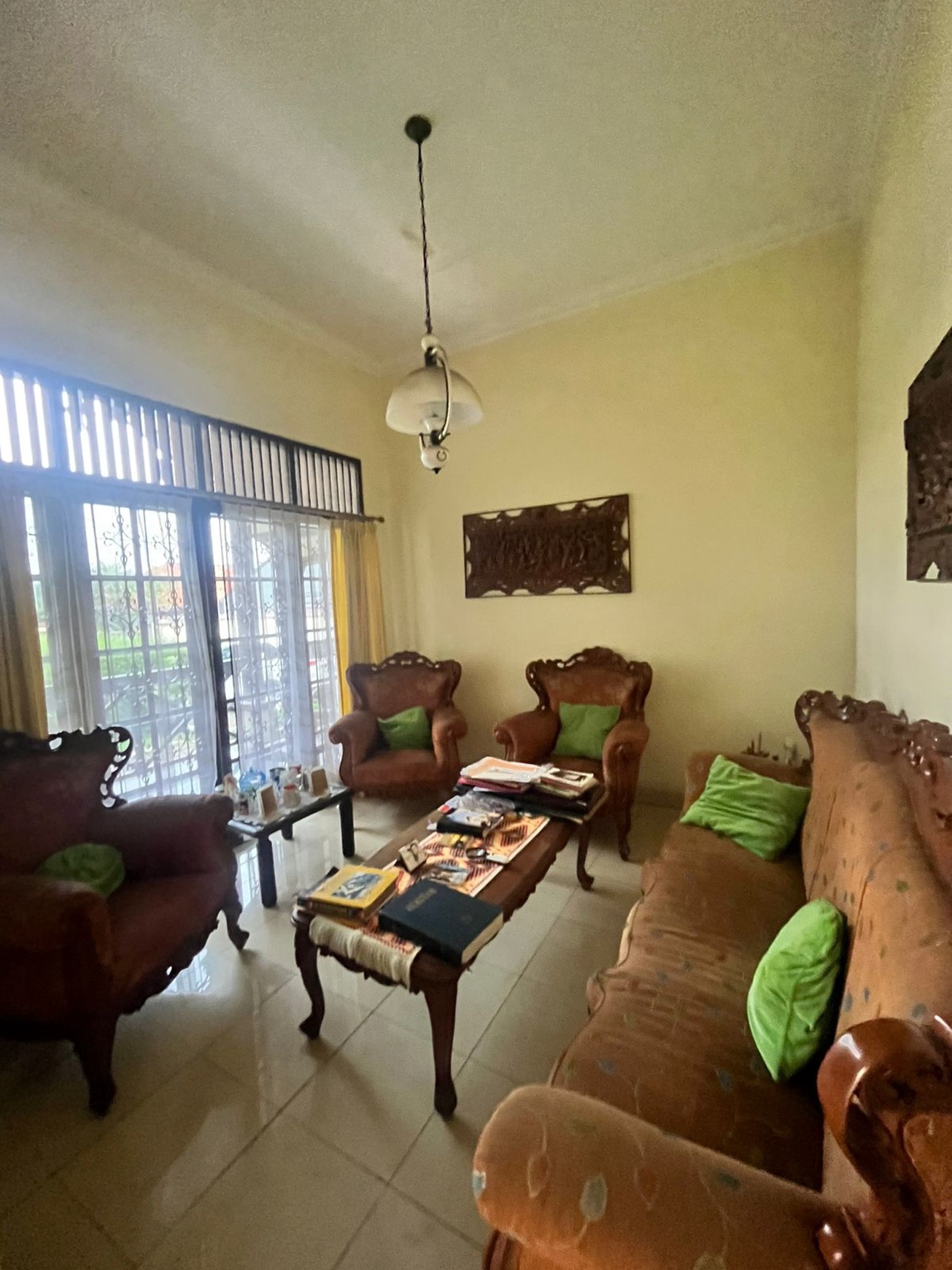 Rumah asri dengan halaman luas