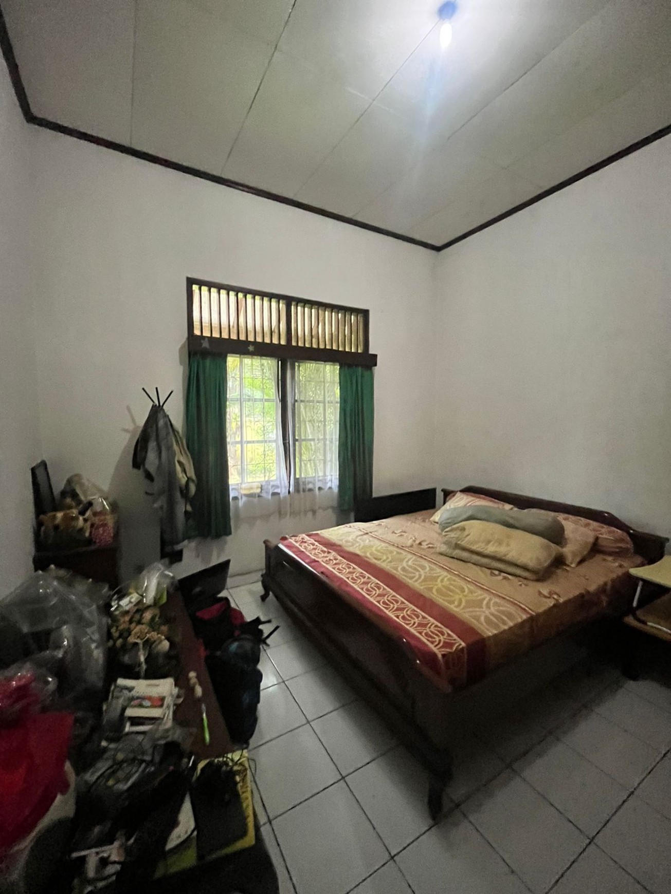 Rumah asri dengan halaman luas