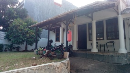  Dijual rumah dalam komplek yang tenang dan rapi