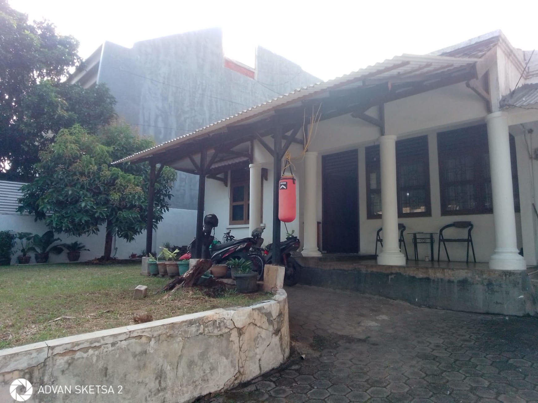 Dijual rumah dalam komplek yang tenang dan rapi