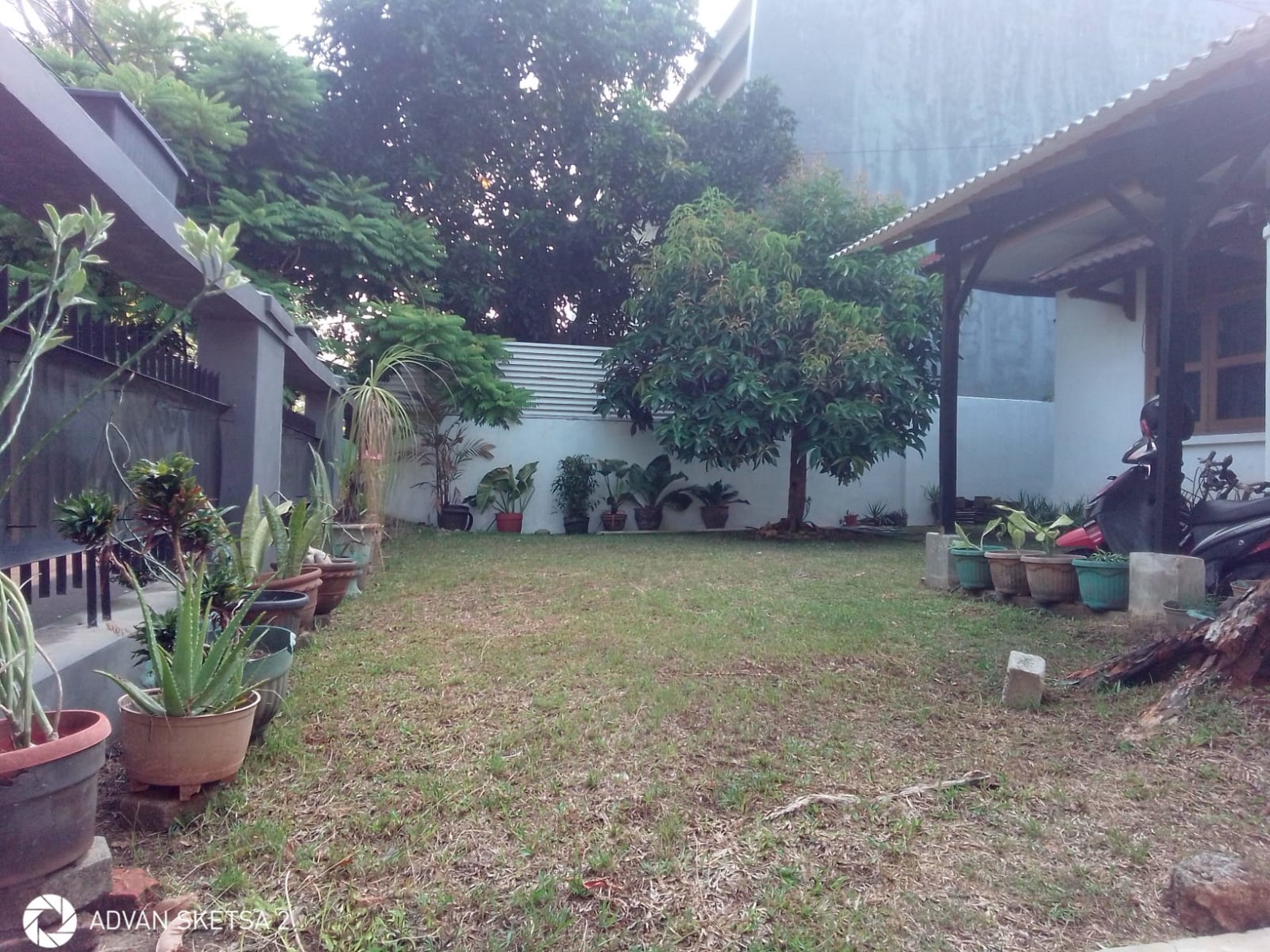 Dijual rumah dalam komplek yang tenang dan rapi