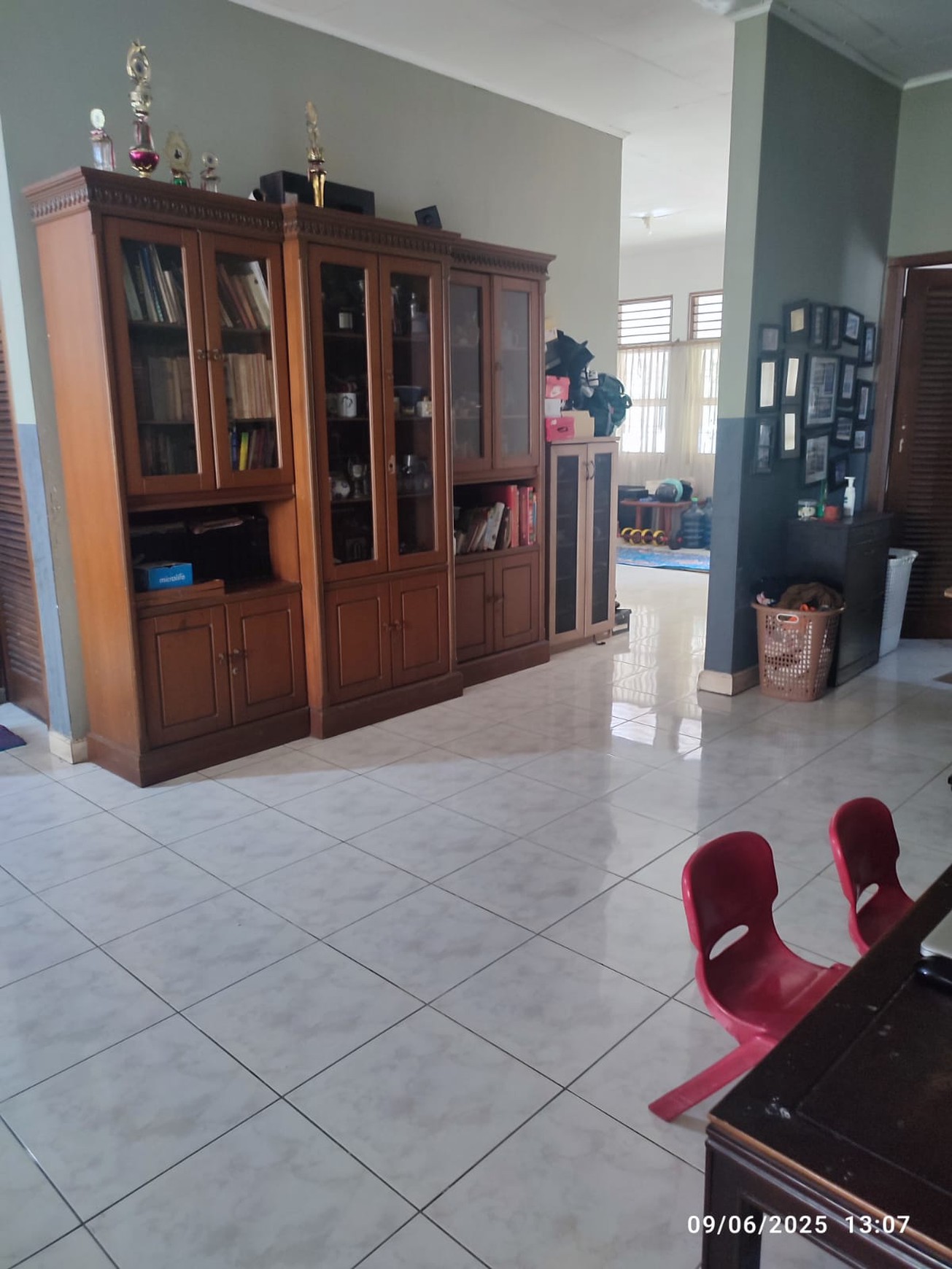 Dijual rumah dalam komplek yang tenang dan rapi