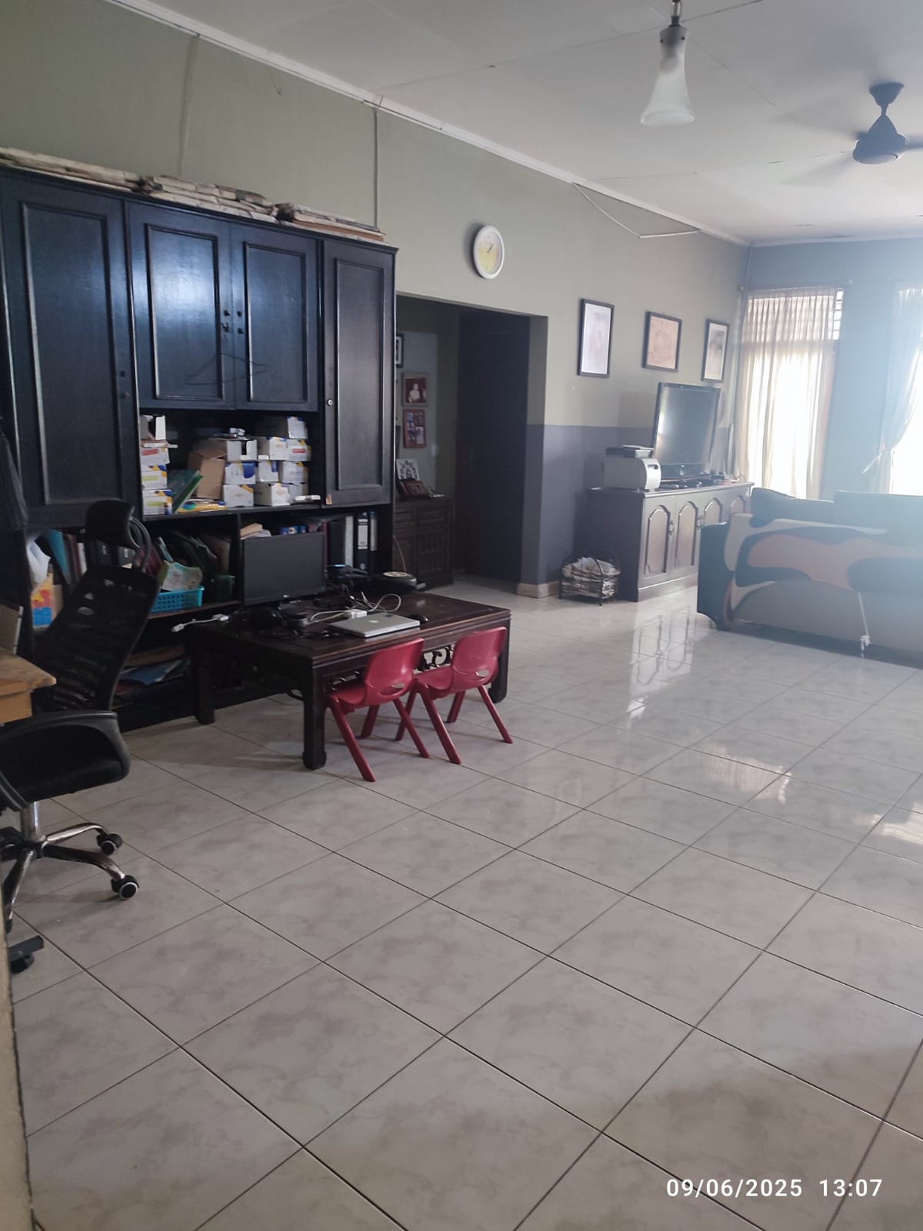 Dijual rumah dalam komplek yang tenang dan rapi
