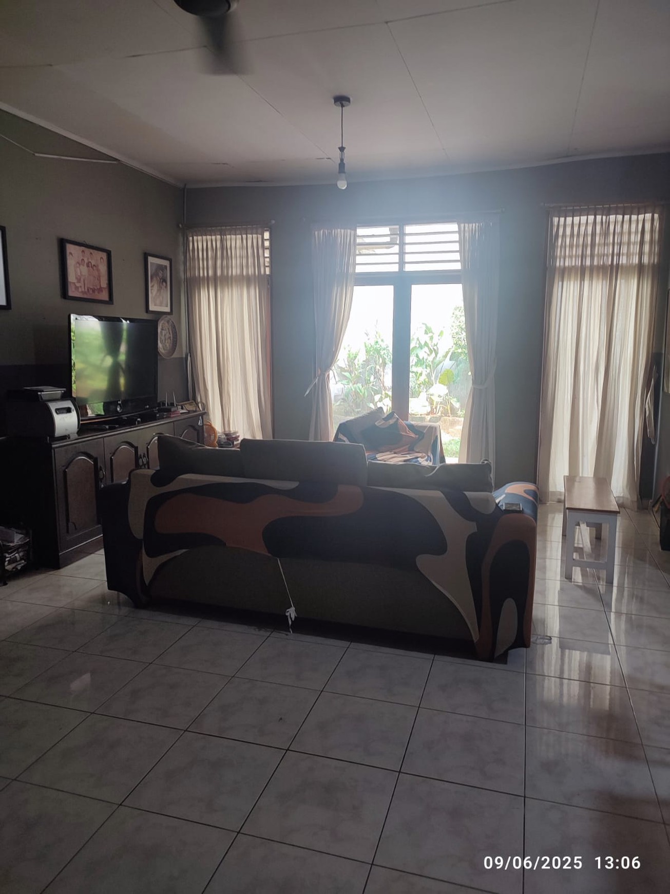 Dijual rumah dalam komplek yang tenang dan rapi