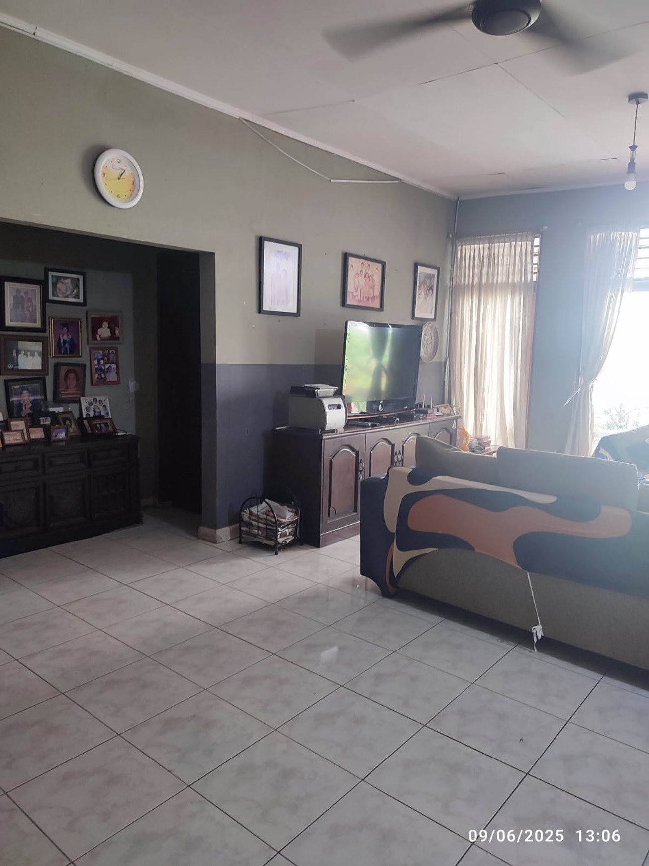 Dijual rumah dalam komplek yang tenang dan rapi
