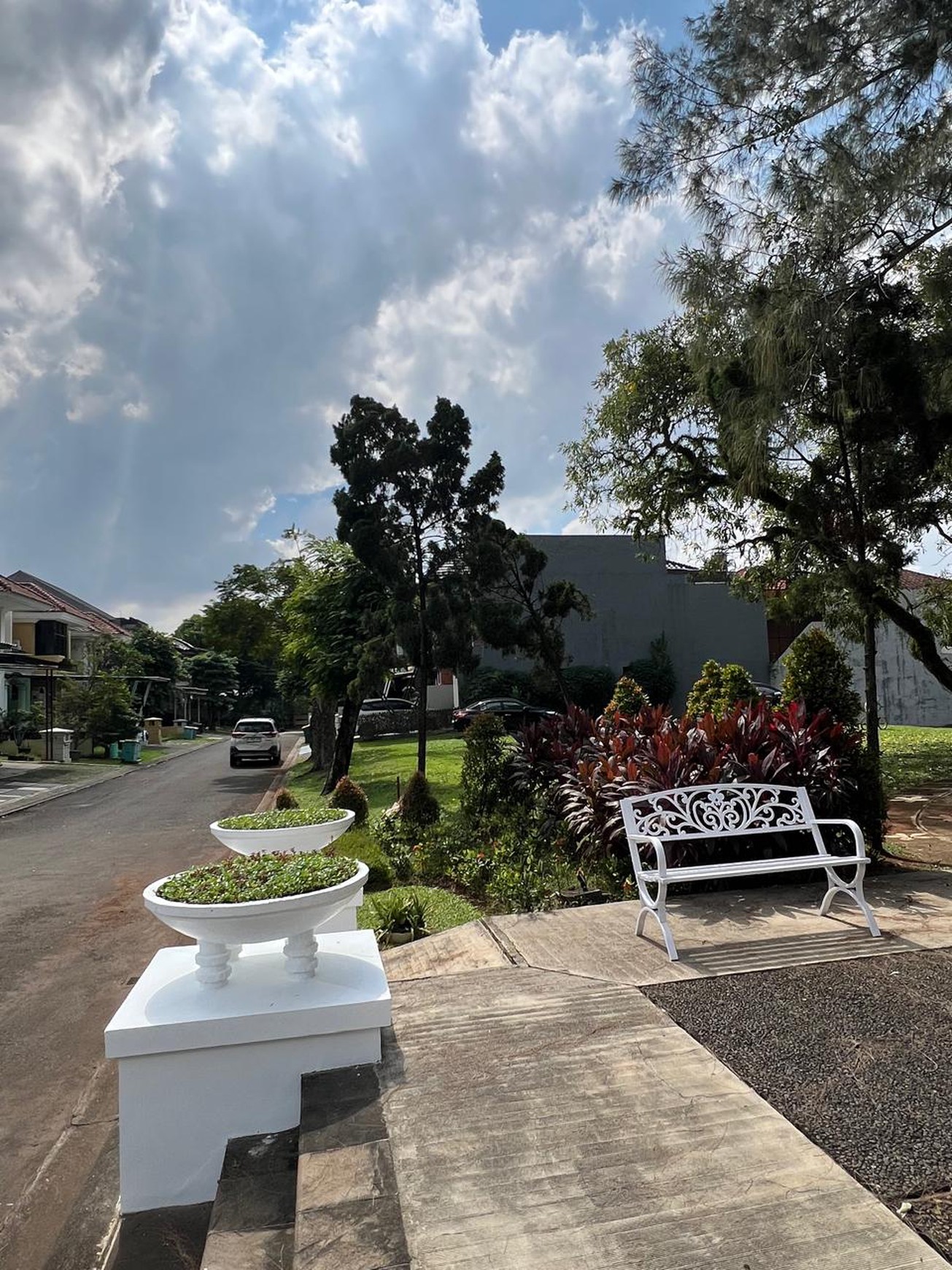 Kavling samping Taman  Versailles BSD city  Jarang ada