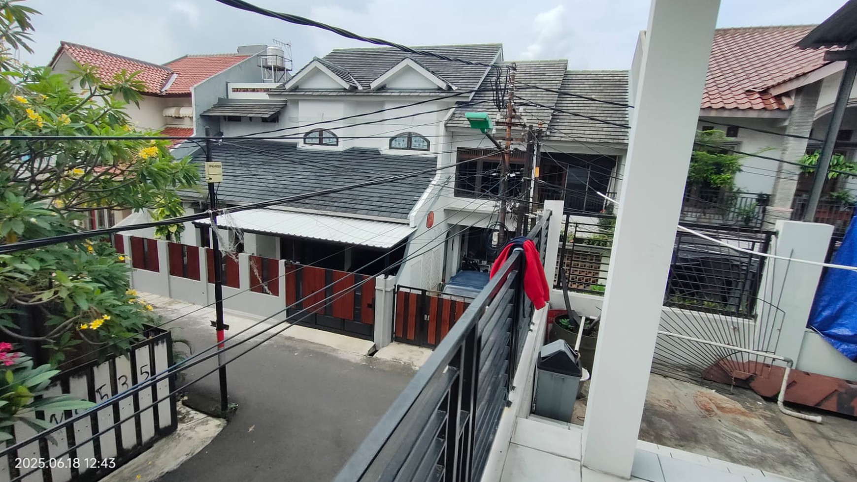 Rumah 2 1/2 Lantai di Duren Sawit Jaktim