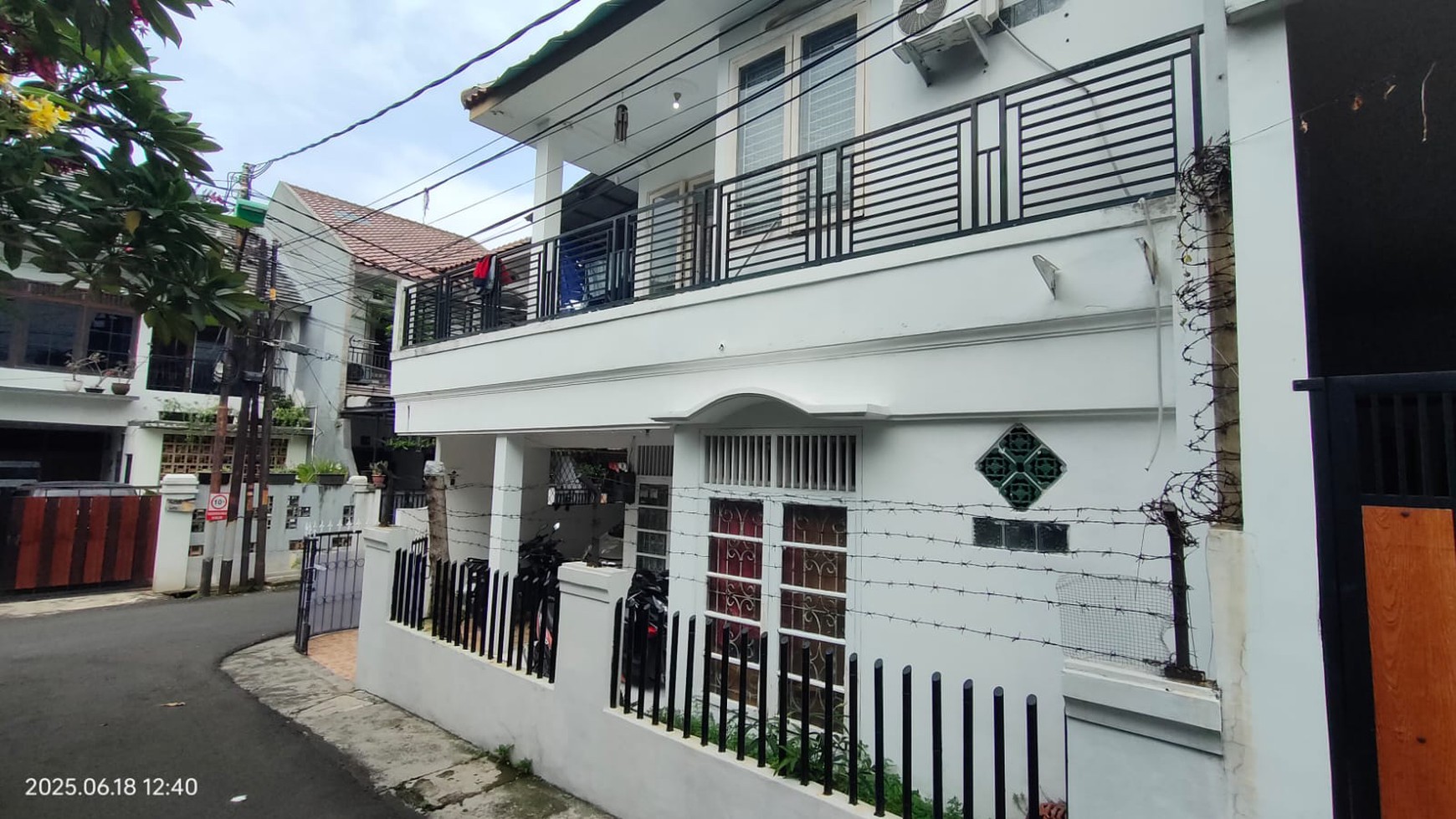 Rumah 2 1/2 Lantai di Duren Sawit Jaktim