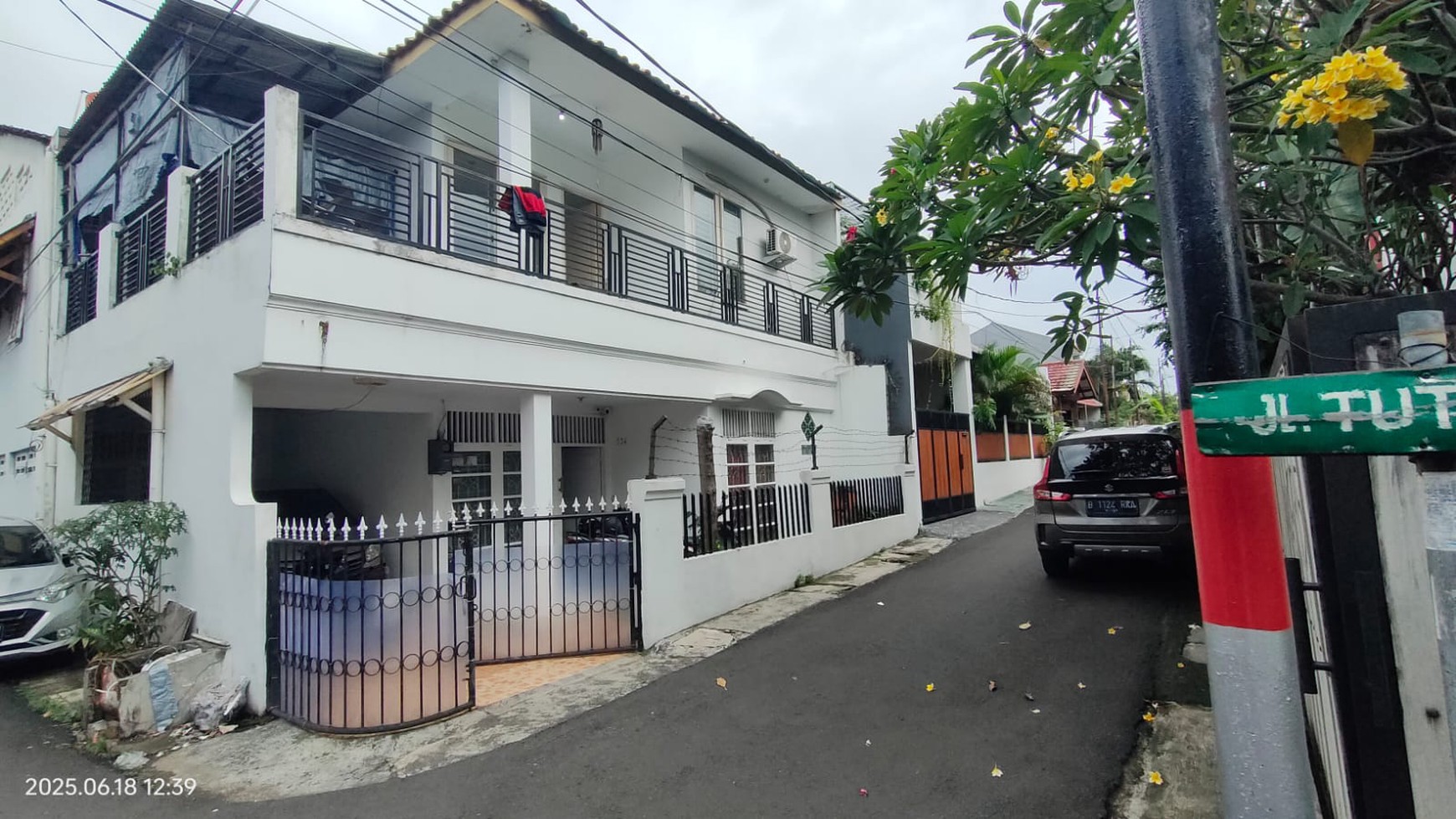 Rumah 2 1/2 Lantai di Duren Sawit Jaktim