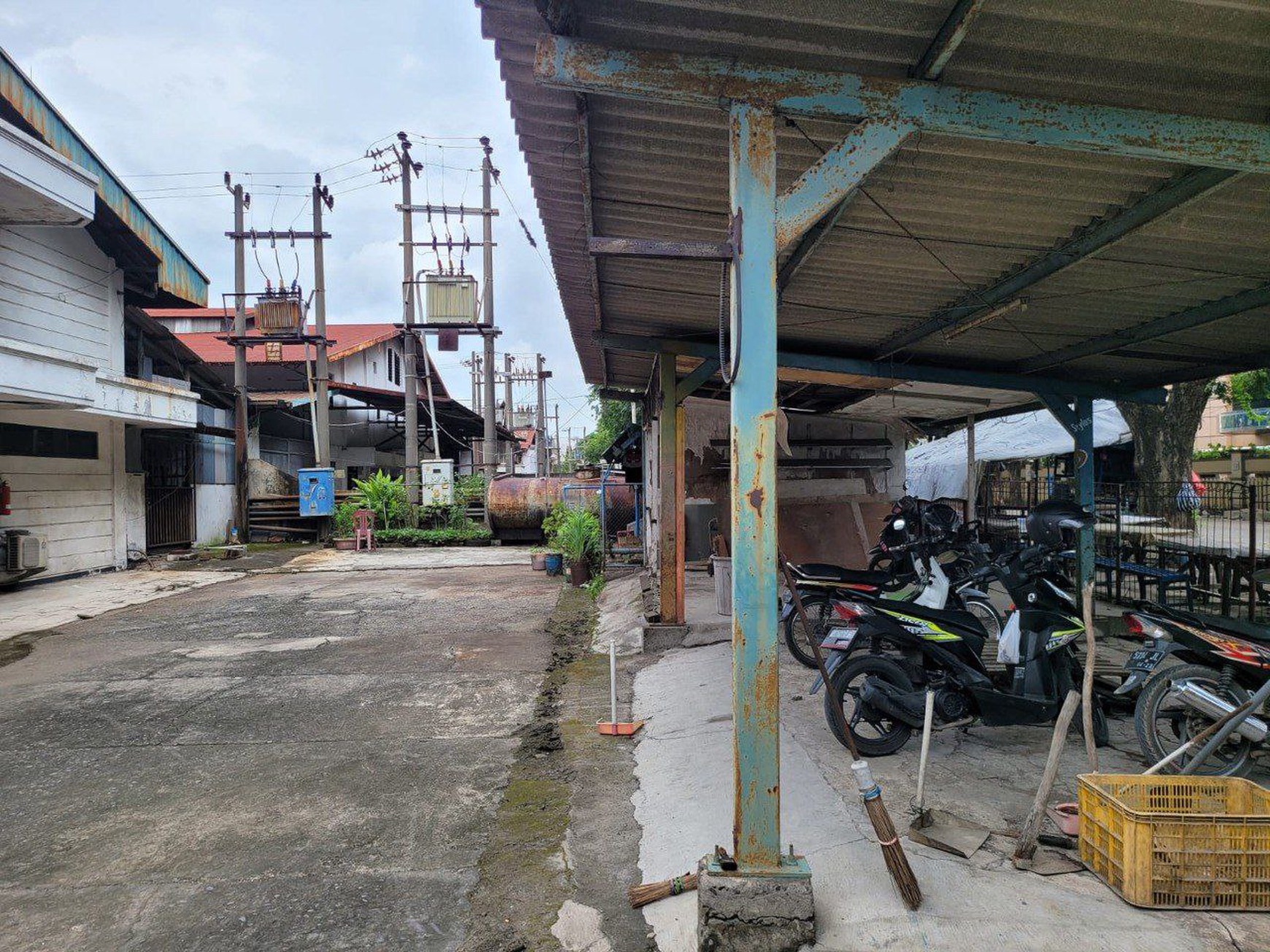 Dijual atau Disewakan Gudang Ex Pabrik Di Jl. Berbek Industri, Waru, Sidoarjo