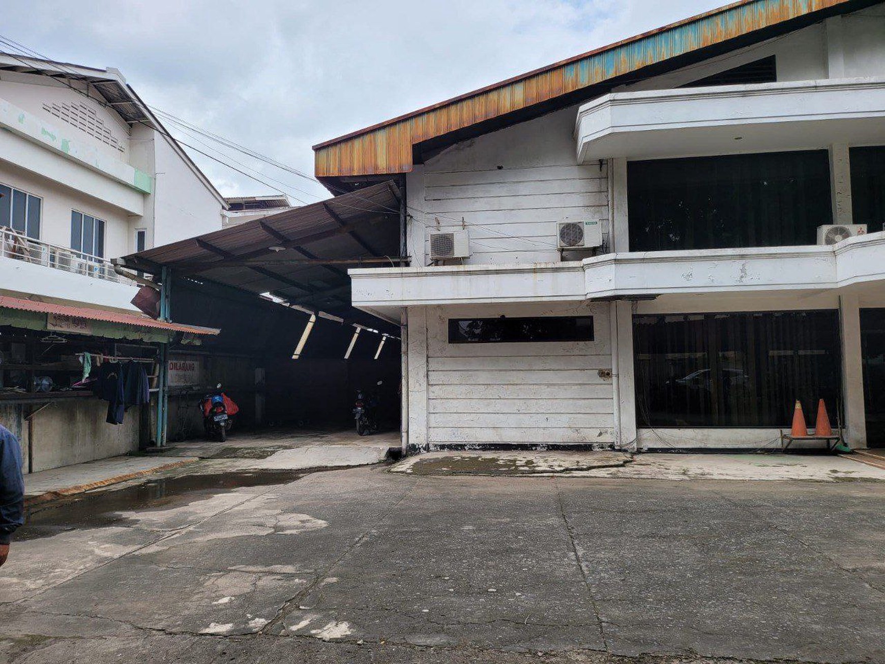 Dijual atau Disewakan Gudang Ex Pabrik Di Jl. Berbek Industri, Waru, Sidoarjo