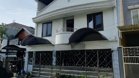 Dijual Rumah Kos Rungkut Mejoyo Utara Surabaya Dekat Ubaya - Full Furnished - Aktif Operasional - Row Jalan Lebar 3 Mobil 