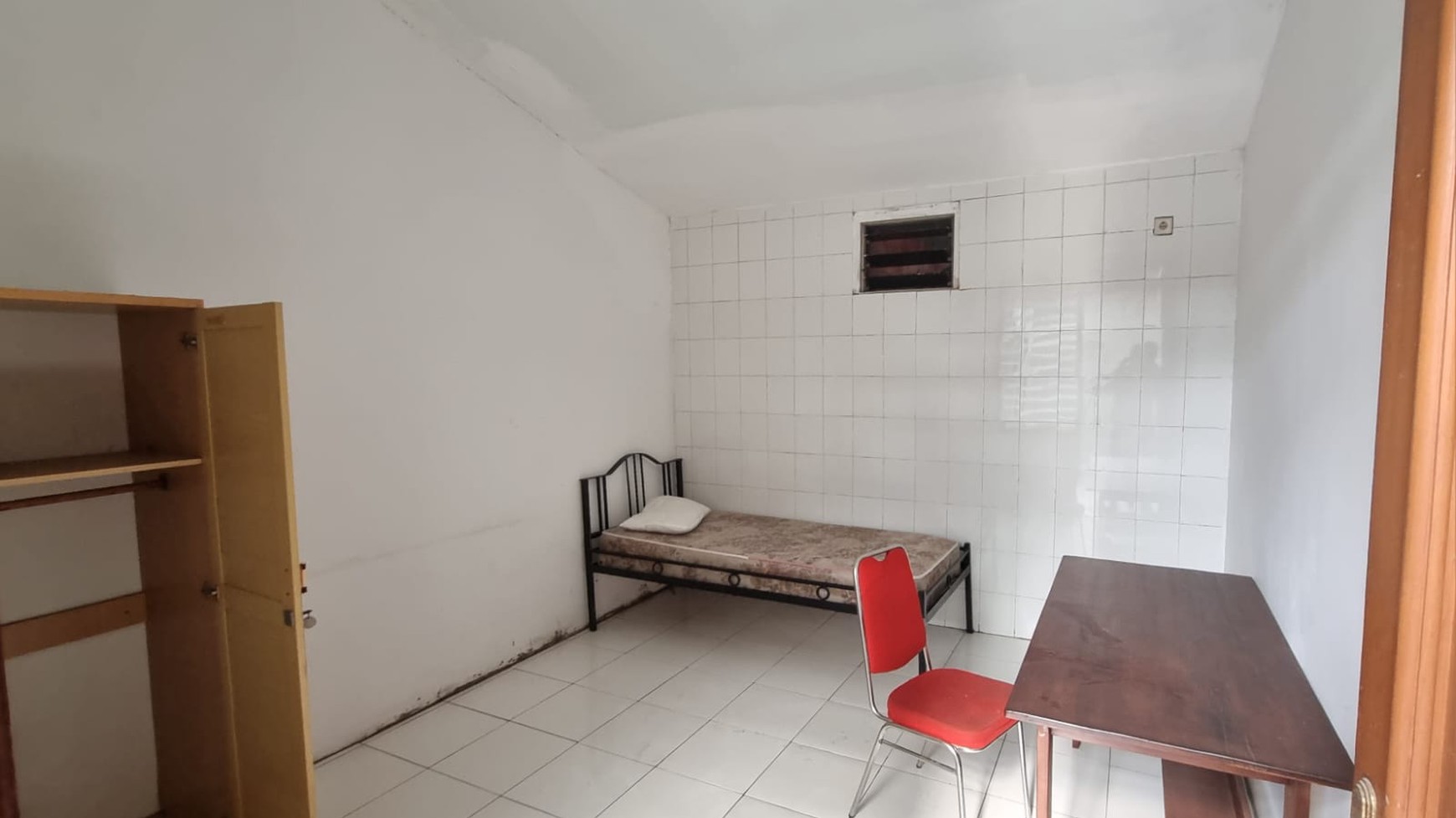 Dijual Rumah Kos Rungkut Mejoyo Utara Surabaya Dekat Ubaya - Full Furnished - Aktif Operasional - Row Jalan Lebar 3 Mobil