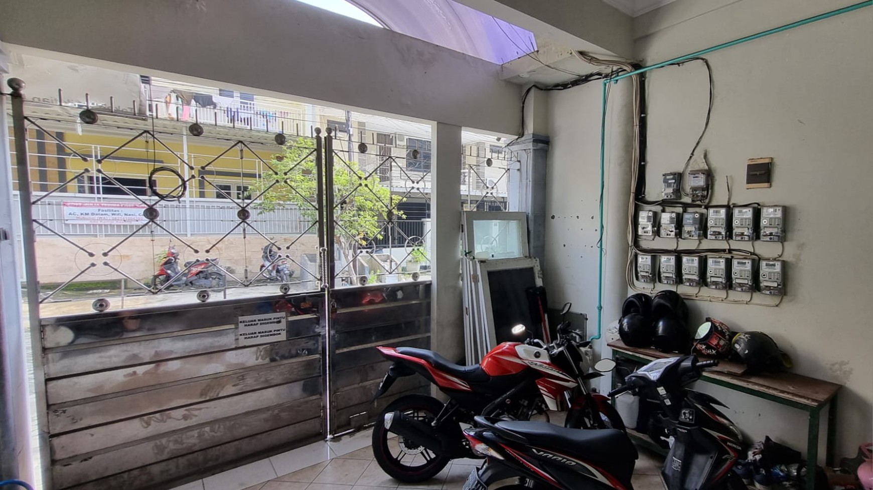 Dijual Rumah Kos Rungkut Mejoyo Utara Surabaya Dekat Ubaya - Full Furnished - Aktif Operasional - Row Jalan Lebar 3 Mobil