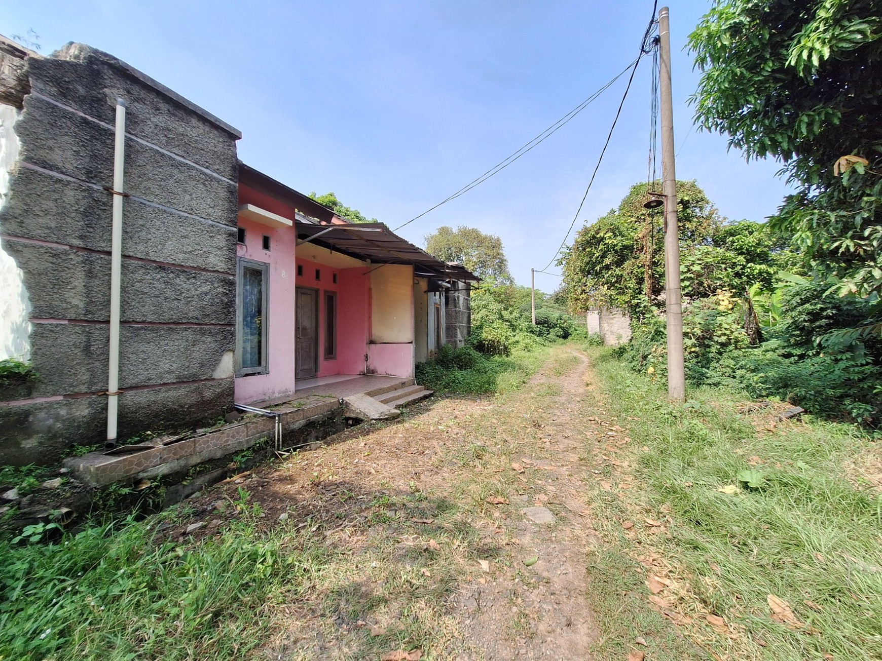 Tanah Seluas 5945 m2 Bonus 6 Rumah di Pamulang - Dekat Toll Ciputat & Mall Sawangan