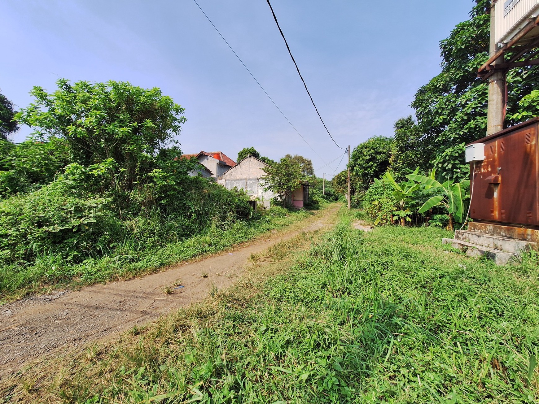 Tanah Seluas 5945 m2 Bonus 6 Rumah di Pamulang - Dekat Toll Ciputat & Mall Sawangan