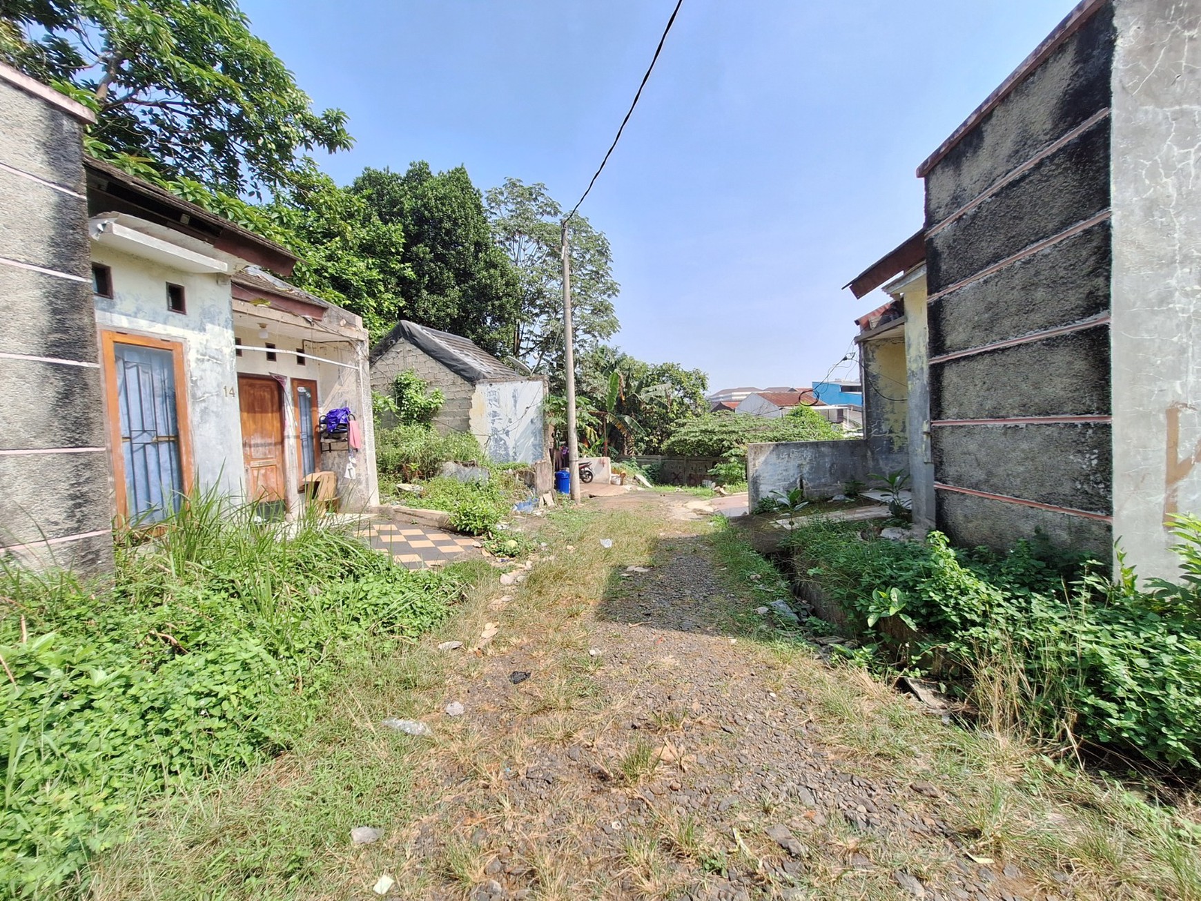 Tanah Seluas 5945 m2 Bonus 6 Rumah di Pamulang - Dekat Toll Ciputat & Mall Sawangan