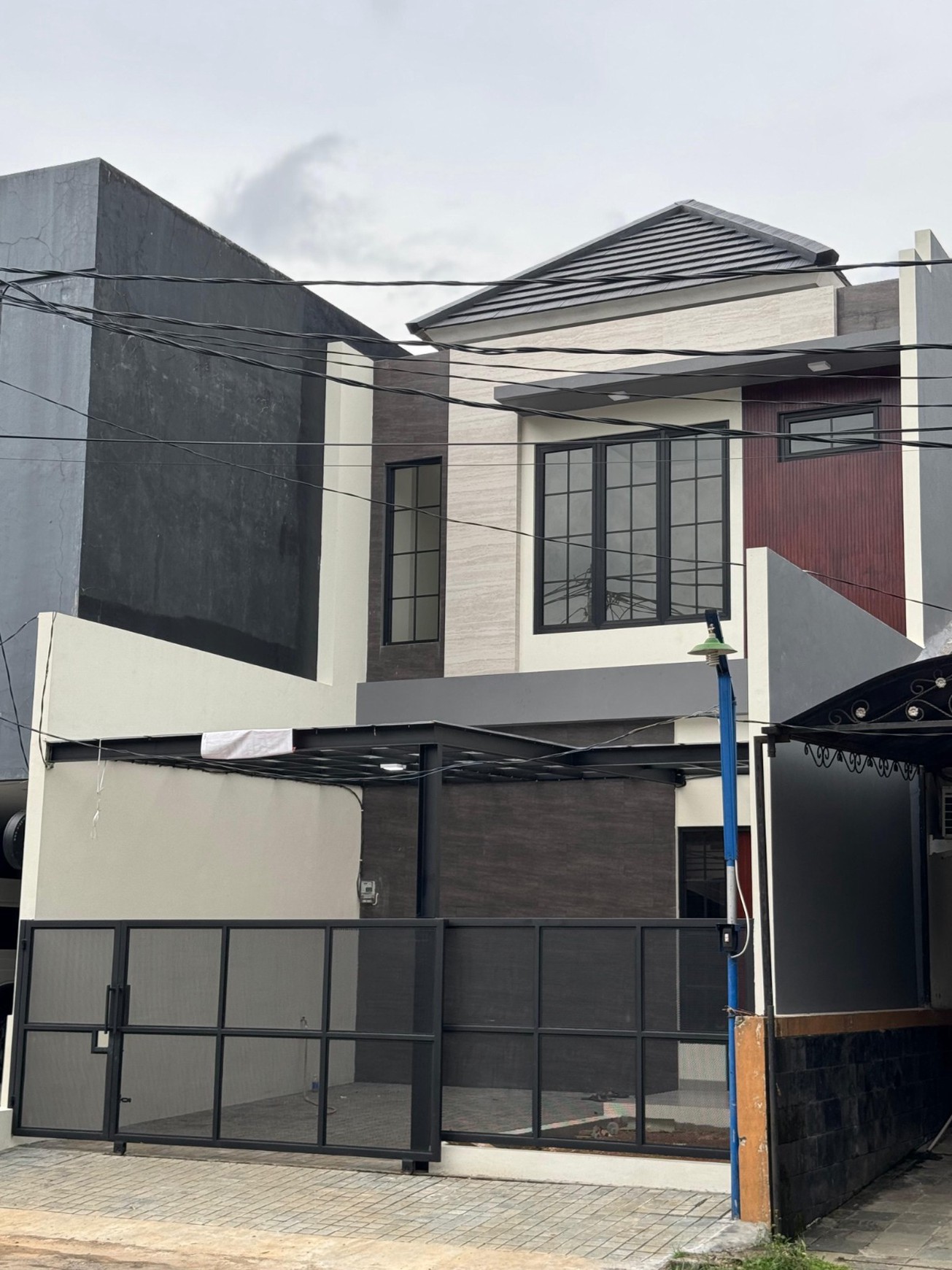 Rumah Bagus di Graha Raya Bintaro.