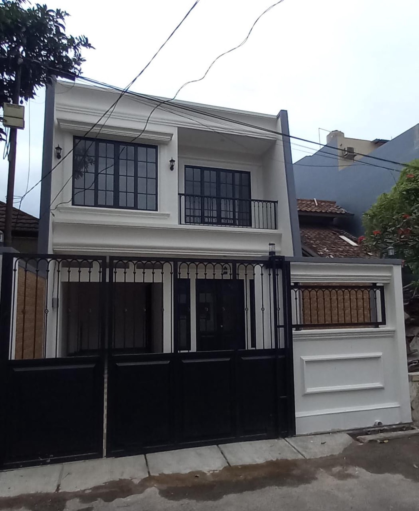 Rumah Klasik Siap Huni Di Kreo Larangan.