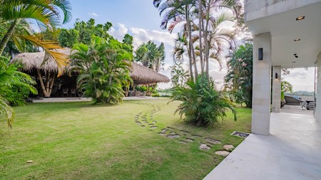 Dekat Seseh & Canggu - Villa Modern di Kawasan Hijau Munggu, Bali