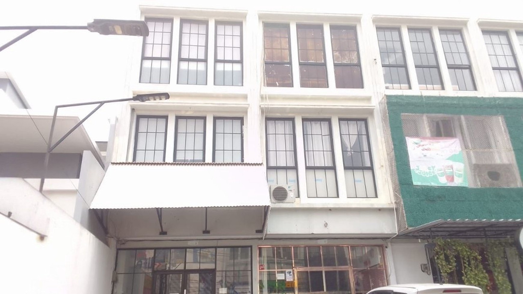 Ruko 3 Lantai Dengan Lokasi Strategis Di Jalan Tebet Raya, Jakarta Selatan